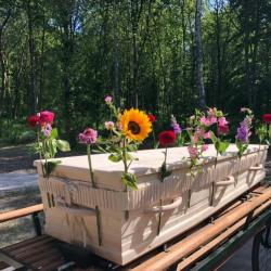 Bloemen bij een uitvaart